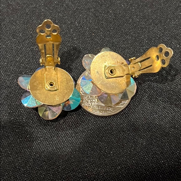 Vintage aurora borealis crystal cluster clip on earrings - Picture 5 of 5